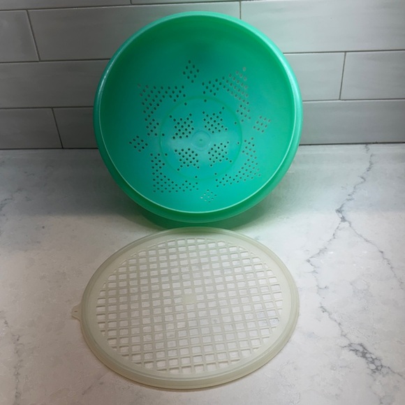 Tupperware Mint Green Colander with Lid - Picture 6 of 7